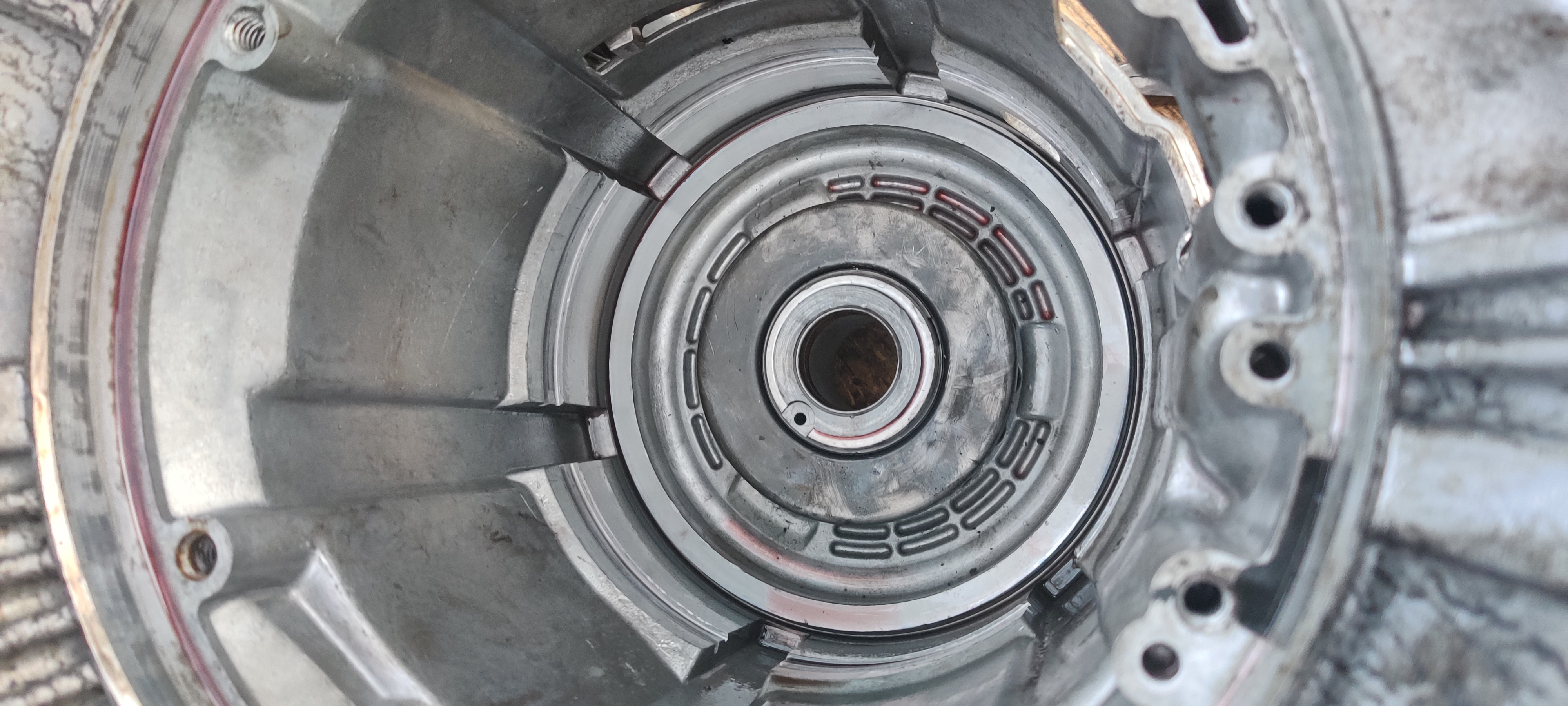 the reverse part of the transmission, partially built into the housing